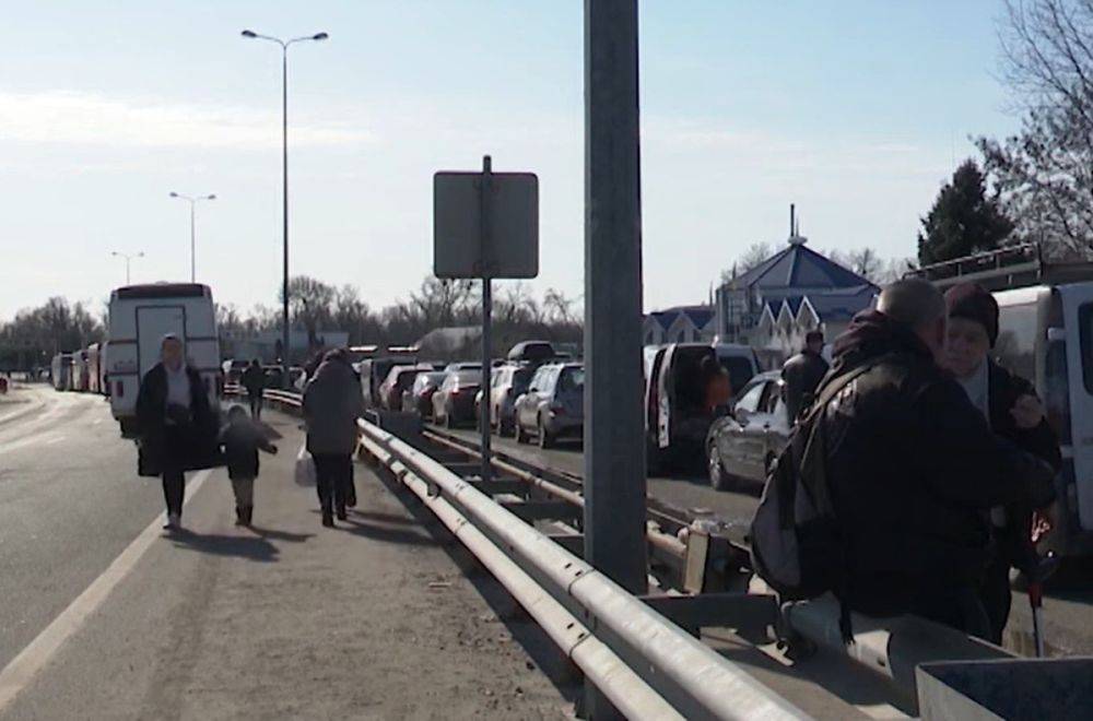 Огромные очереди образовались на границе с Польшей: что происходит