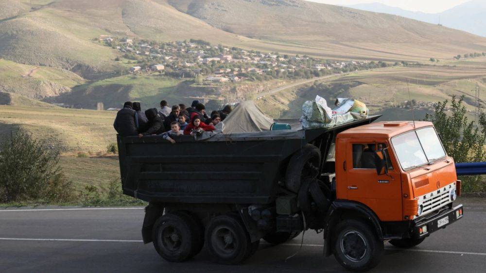В Армению из Карабаха вынужденно уехали 70,5 тысяч этнических армян