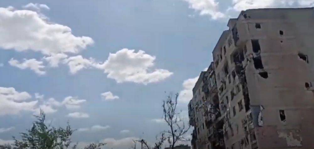 "Посмотреть город интересно, но очень тяжело": В сети показали свежее видео из оккупированного Северодонецка