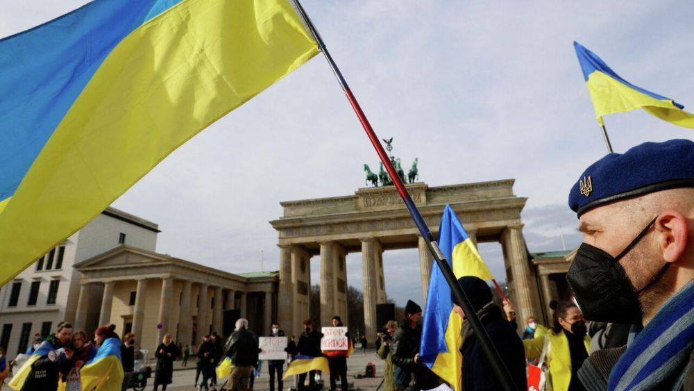 Сколько украинцев готовы вернуться из-за границы - результаты соцопроса