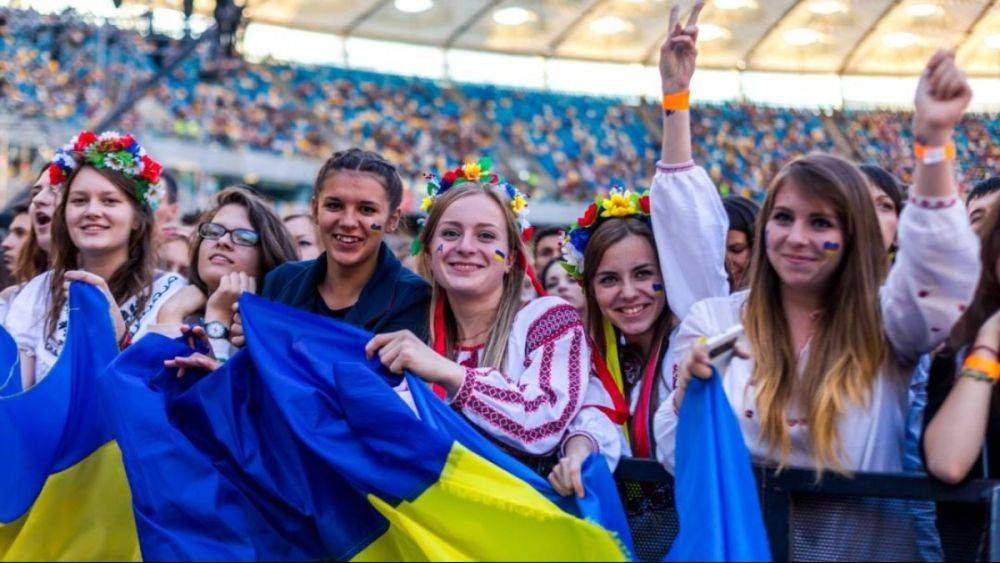 Сколько молодых людей не готовы уезжать из Украины - данные соцопроса