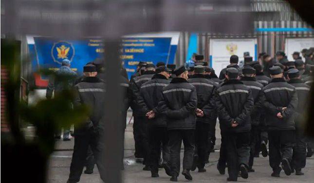 Президент Узбекистана помиловал 286 осужденных