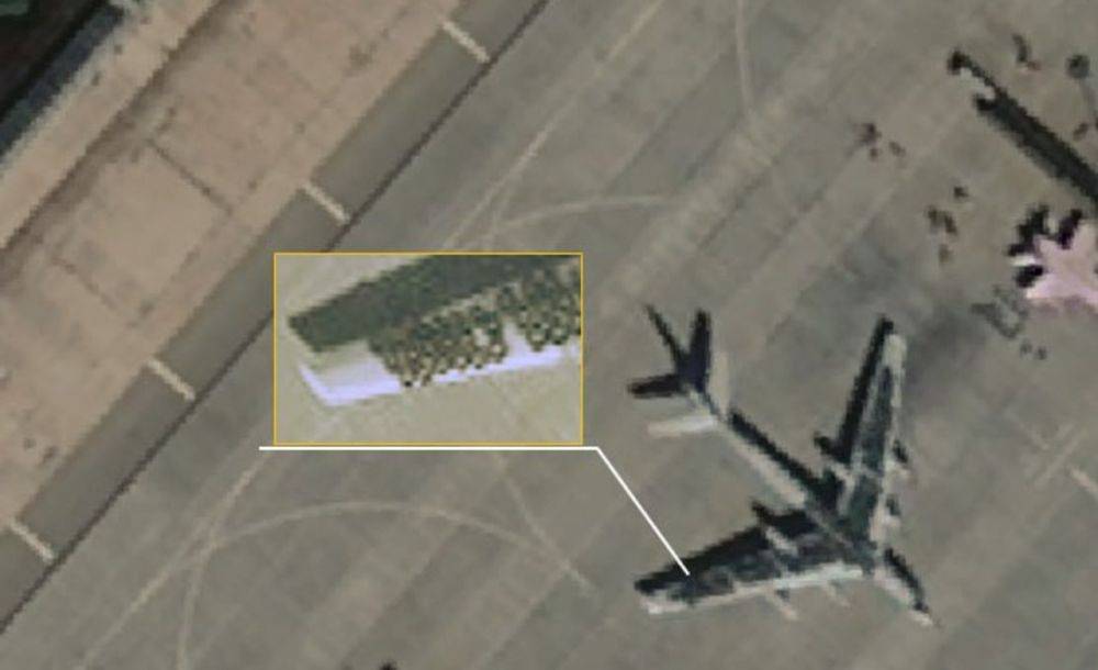 Атаки на аэродромы в России - оккупанты обкладывают самолеты шинами - фото