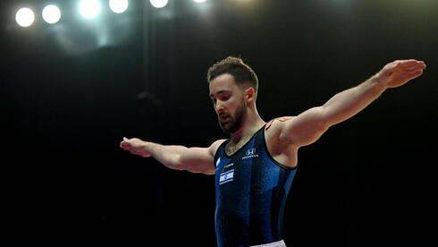 Артем Долгопят успешно стартовал на чемпионате мира по гимнастике