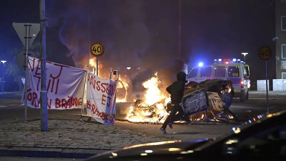 Сожжение Корана в Мальмё вызвало "жестокие беспорядки"