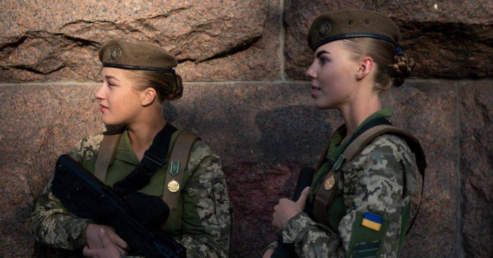 Обязательный воинский учет для женщин в Украине с 1 октября: кого это касается