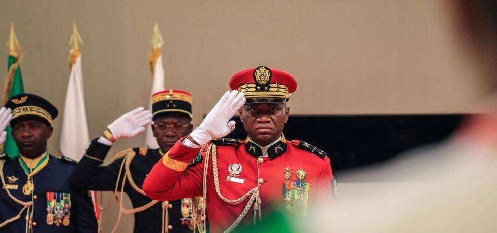 Лидер военного переворота в Габоне принес присягу как президент переходного периода