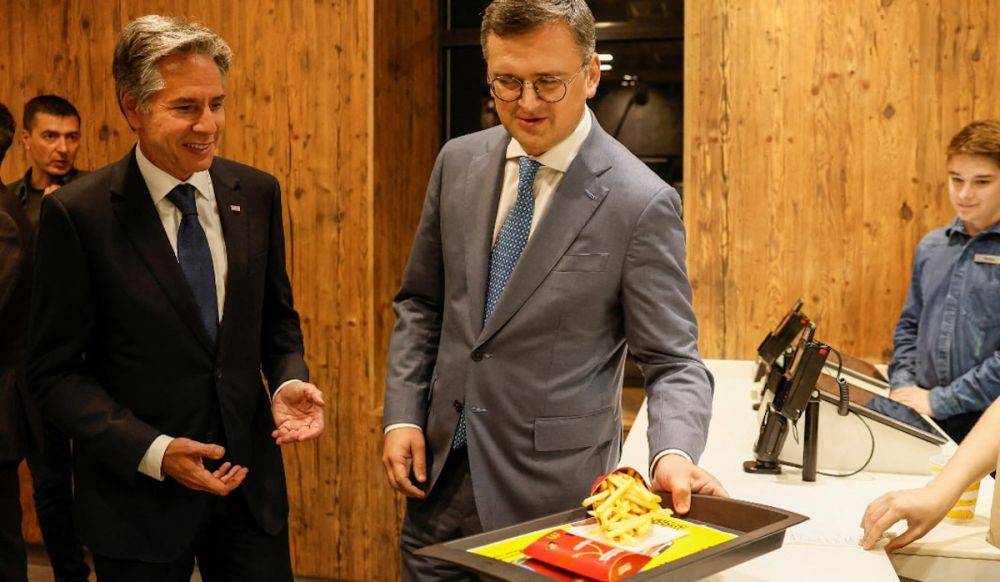 Блинкен поел в McDonald's в Киеве и объявил о миллиарде для Украины - фото