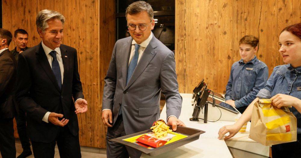 Кулеба сводил Блинкена в киевский McDonald's (ФОТО, ВИДЕО)