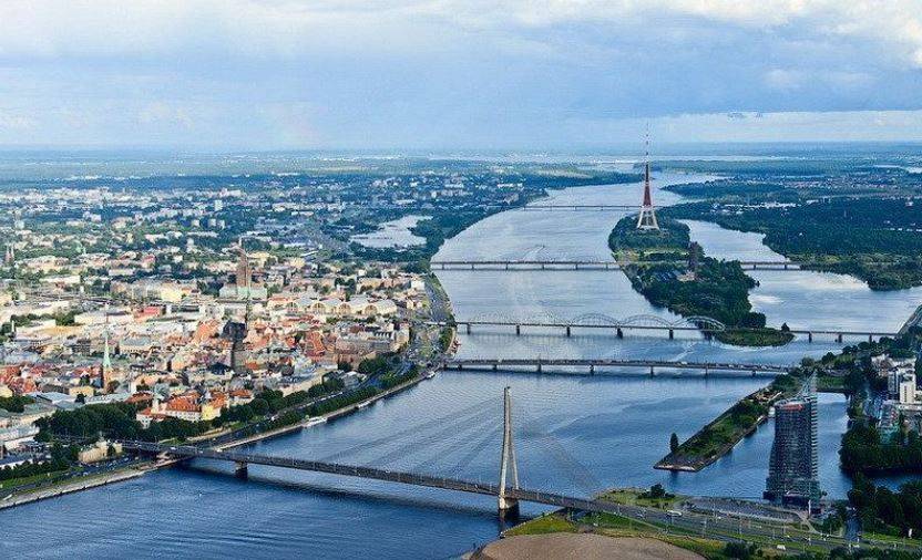 Рижский порт не может избавиться от ржавого российского ледокола