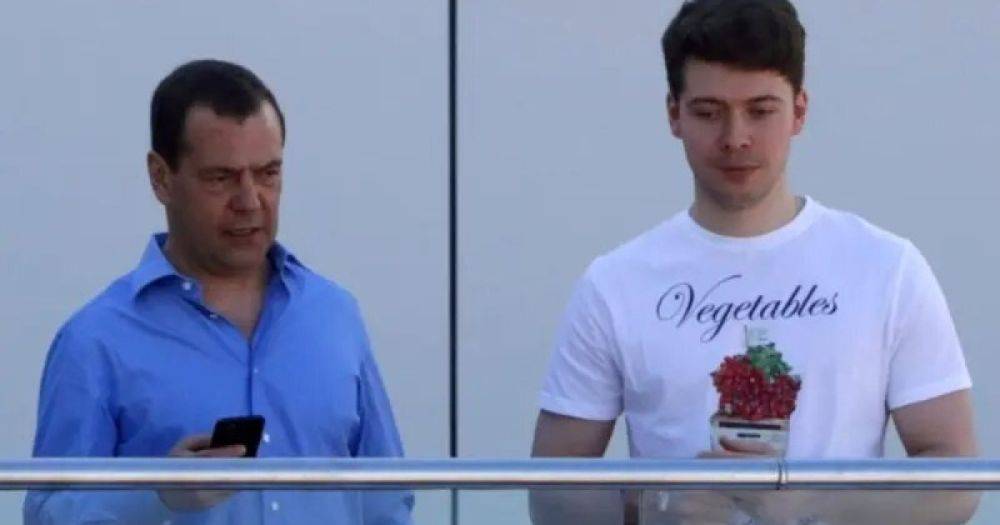 Сын Медведева отвечает за паспортизацию оккупированной части Украины
