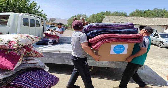 КЧС Таджикистана продолжает оказывать помощь пострадавшим от схода селей
