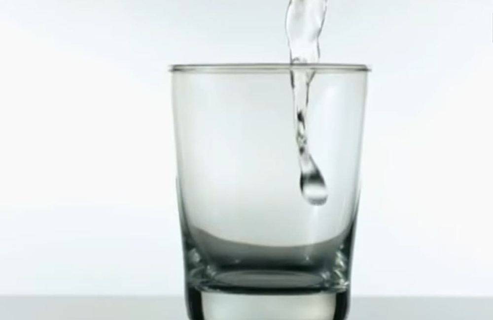 Не завжди приносить користь: лікарі розповіли, яка вода вважається найкориснішою