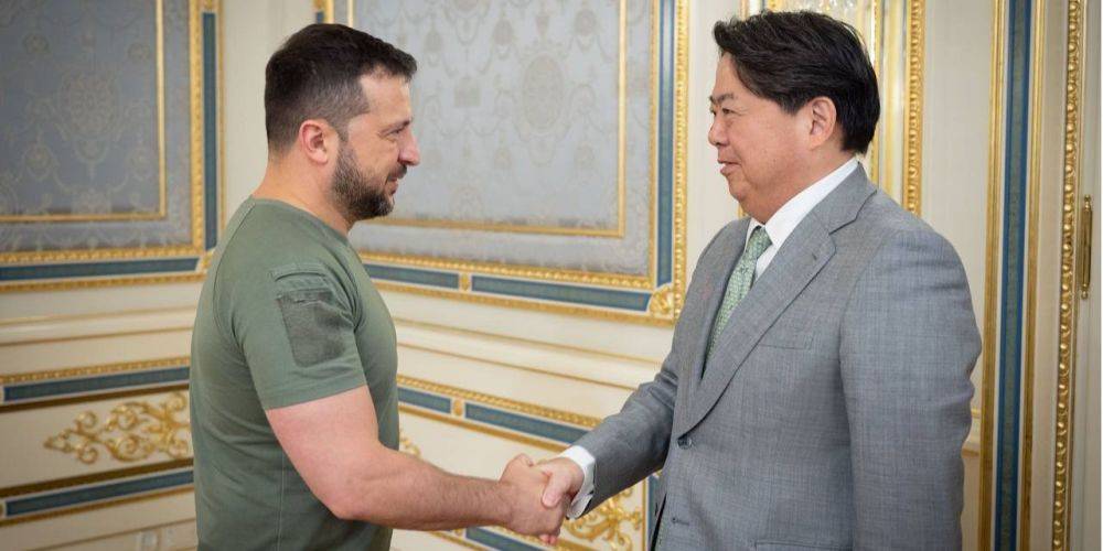 Зеленский в Киеве встретился с главой МИД Японии: говорили о гарантиях безопасности
