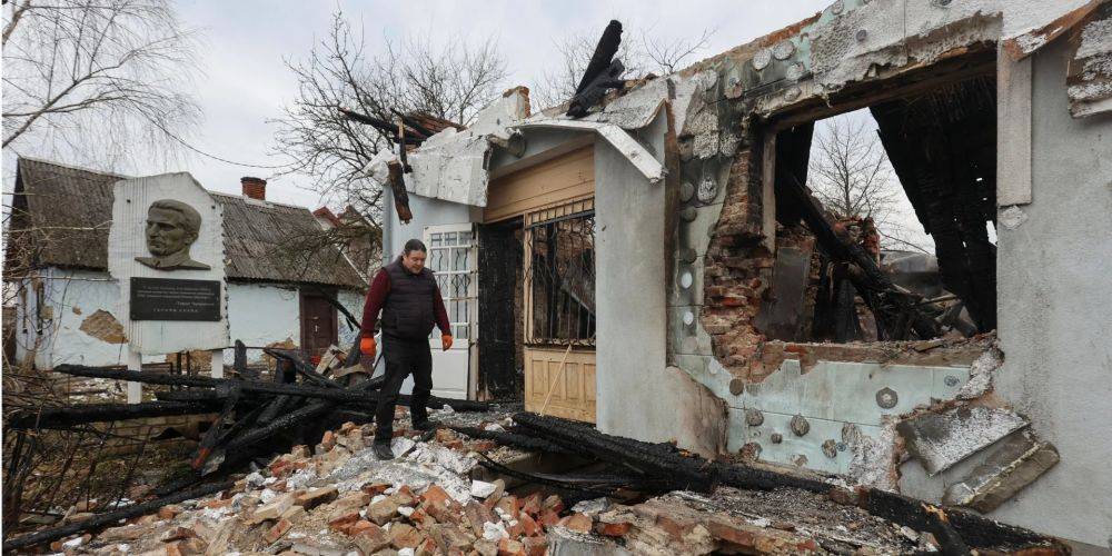 Россия повредила общежития, больницу, университет и полностью уничтожила музей Шухевича — фото из Львовской области