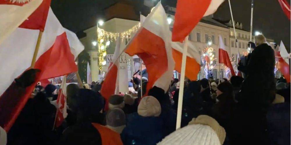 Возле президентского дворца Польши протестовали из-за задержания экс-руководителей МВД