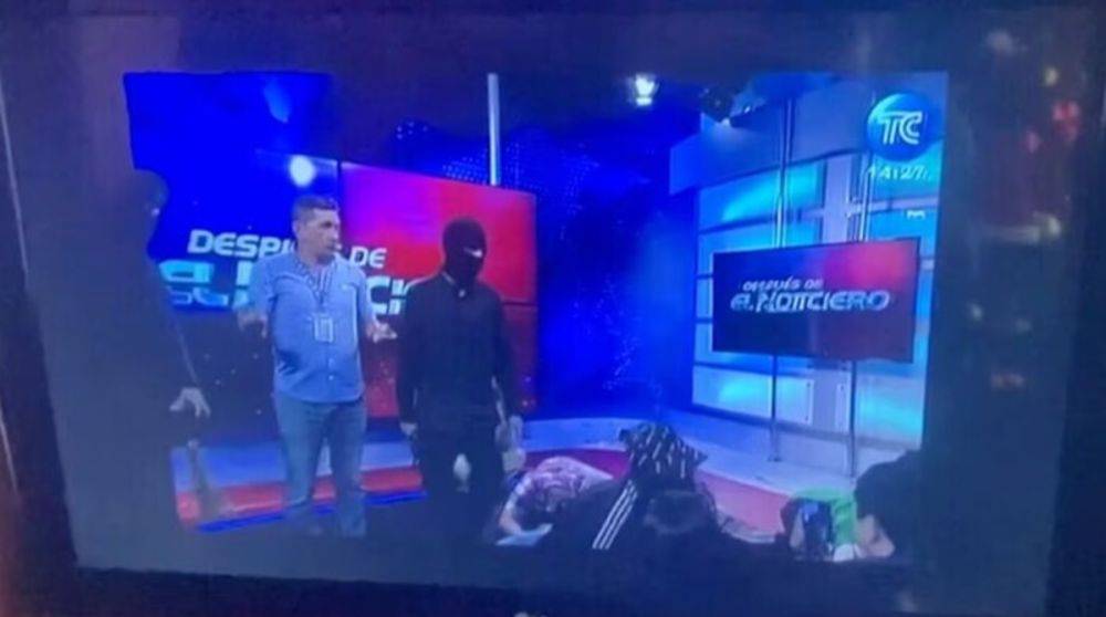 В Эквадоре вооруженные бандиты захватили телеканал и взяли заложников, в стране начались беспорядки
