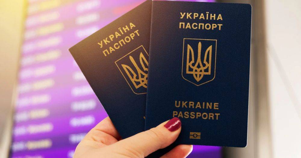 Украина поднялась в мировом рейтинге паспортов Henley&Partners