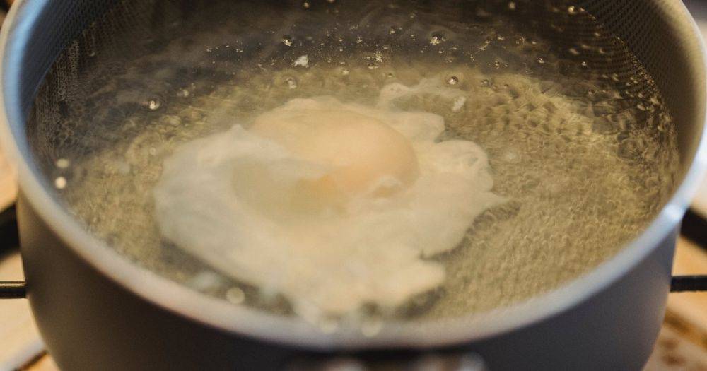 Яйца "Пашот" за 3 минуты — самый простой способ приготовить идеальный завтрак