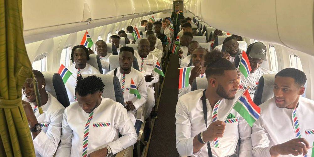 «Еще 30 минут и все бы погибли». Футболисты сборной Гамбии теряли сознание в самолете — чудом удалось избежать авиакатастрофы