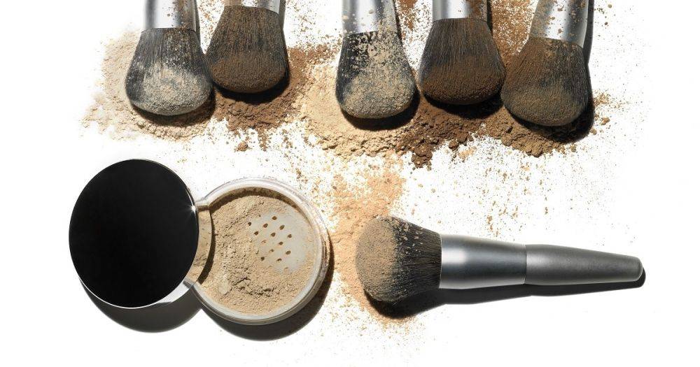 Важно для здоровья кожи: как правильно чистить кисти и спонжи для макияжа