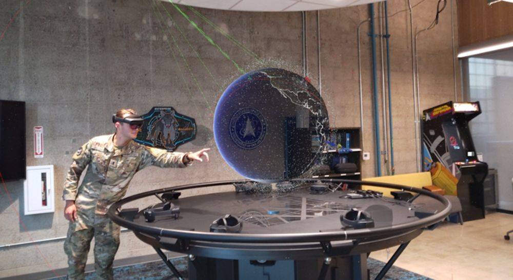 Microsoft на базе HoloLens и Azure создаст виртуальную интерактивную модель космоса для Космических сил США
