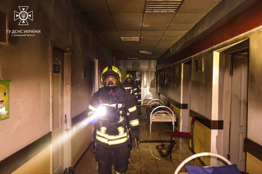 Детская больница горела в Харькове: маленьких пациентов и мам спасли (фото)