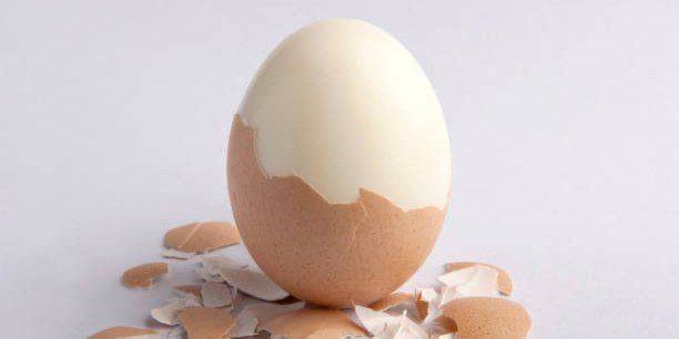 Быстро и надежно. Пять способов очистить крутые яйца от скорлупы: как лучше