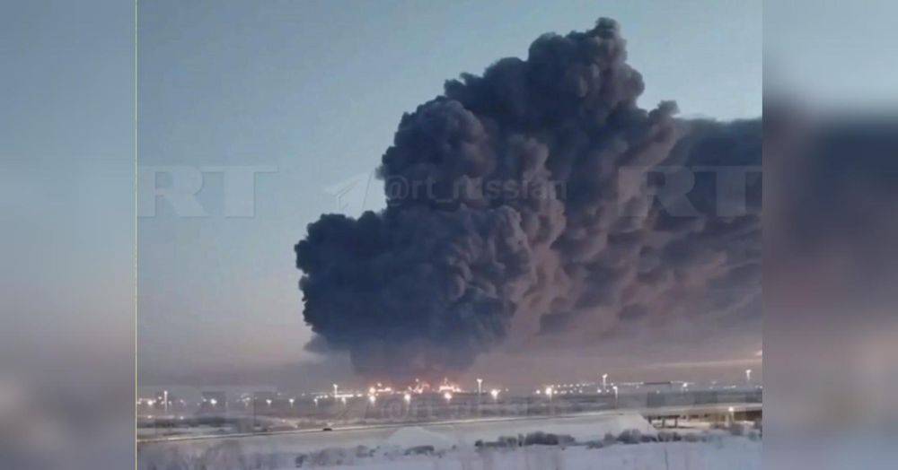 Нет дня без пожаров: в россии пылает склад
