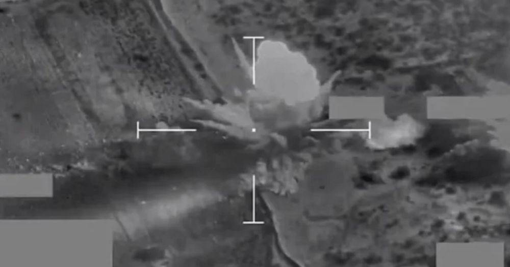 Возле Йемена ракета атаковала танкер с нефтью РФ, США обстреляли 60 целей хуситов: что известно