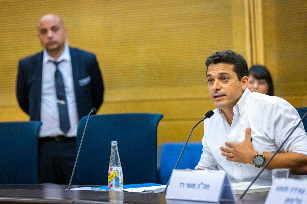 Чудеса израильской политики: Амихай Шикли выступил против урезания инвестиций в арабский сектор