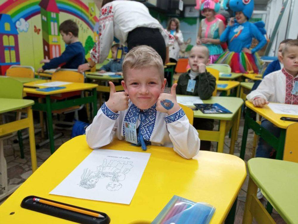 В метро Харькова открыли первый в Украине подземный детсад - фото