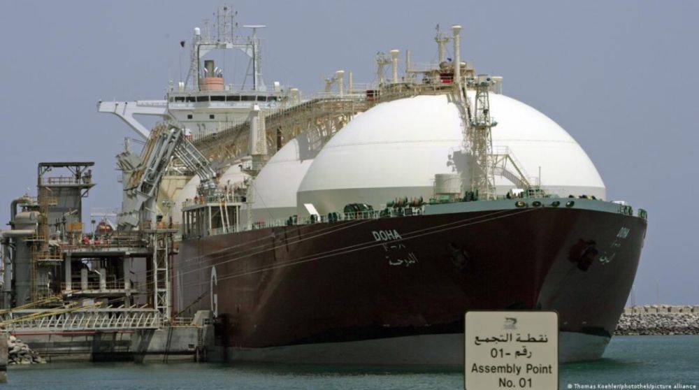 Катар решил приостановить поставки газа через Красное море