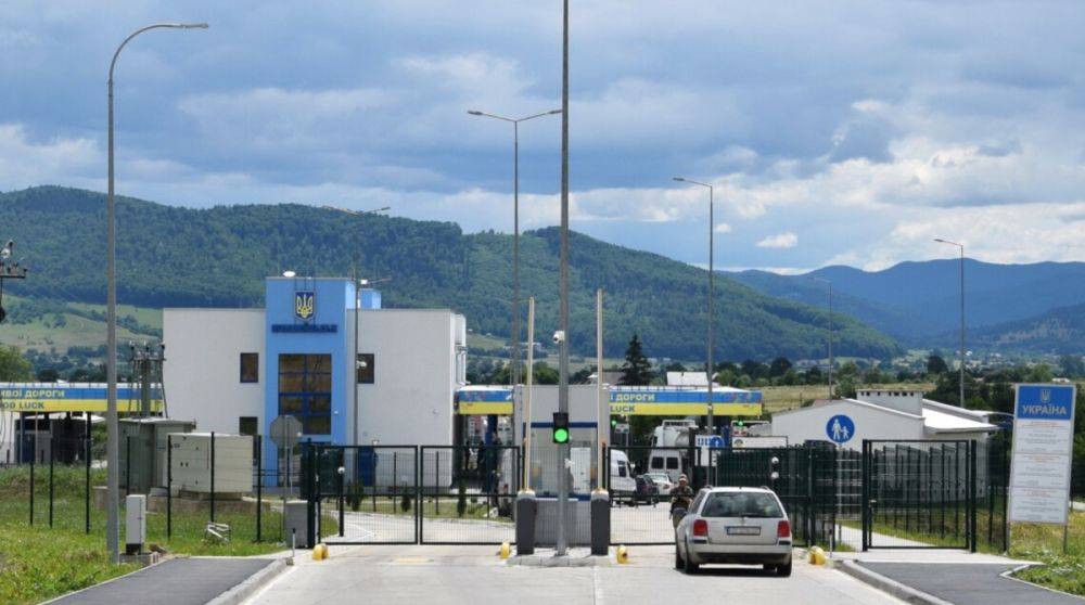 Румынские фермеры блокируют уже два пункта пропуска на границе с Украиной