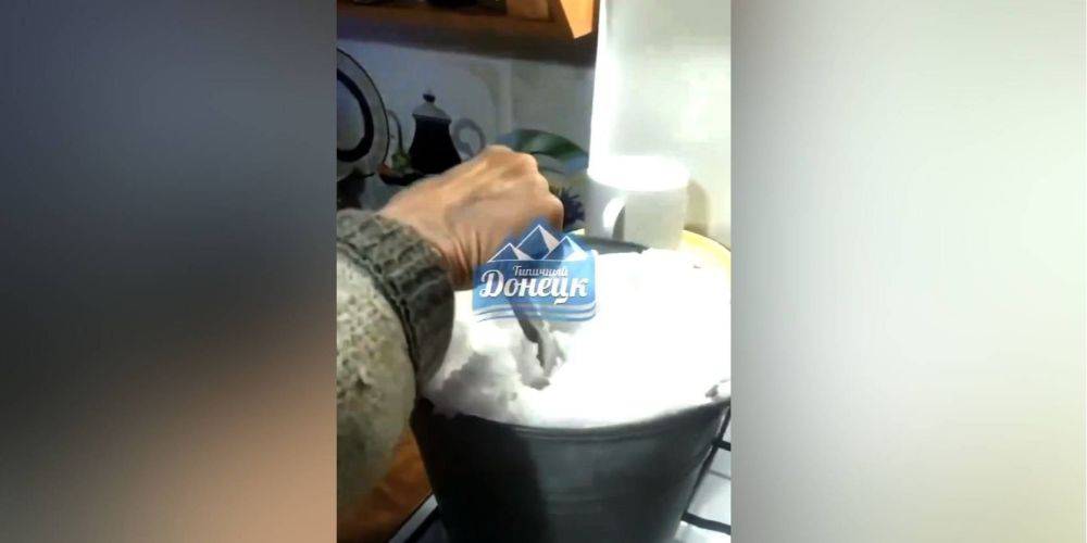Жители Донецка добывают воду из снега. В соцсетях настоящий «вой» — видео
