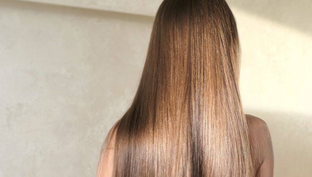 Обойдется в 5 гривен: как сделать волосы гладкими и блестящими при помощи дешевого средства