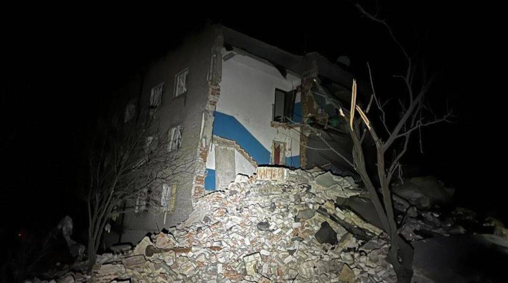 Россияне атаковали многоэтажку в поселке Нью-Йорк, под завалами находятся люди