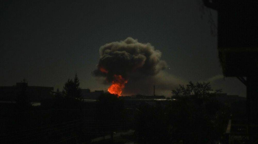 В российском Воронеже раздались взрывы, в многоэтажке вспыхнул пожар