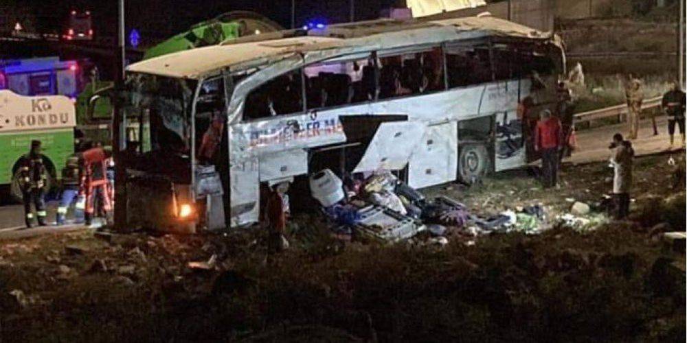 В Турции произошло ДТП с пассажирским автобусом: девять человек погибли, еще 30 получили ранения — фото