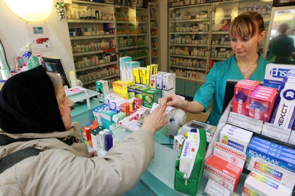 Больше половины всех лекарств: украинцев предупредили об опасных покупках в аптеках