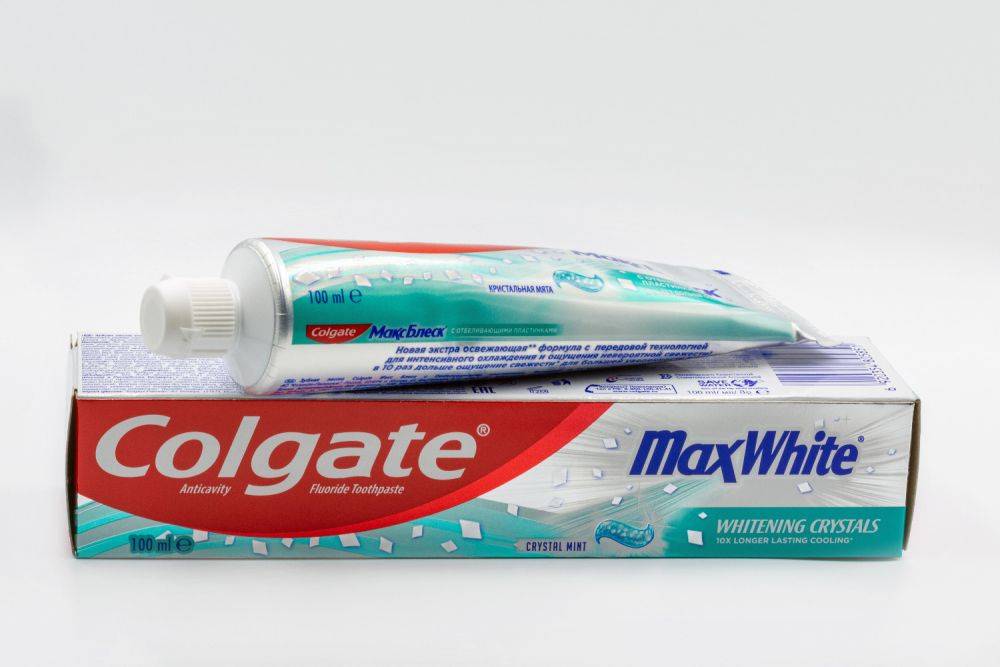 Минздрав: не покупайте китайскую зубную пасту Colgate Max White