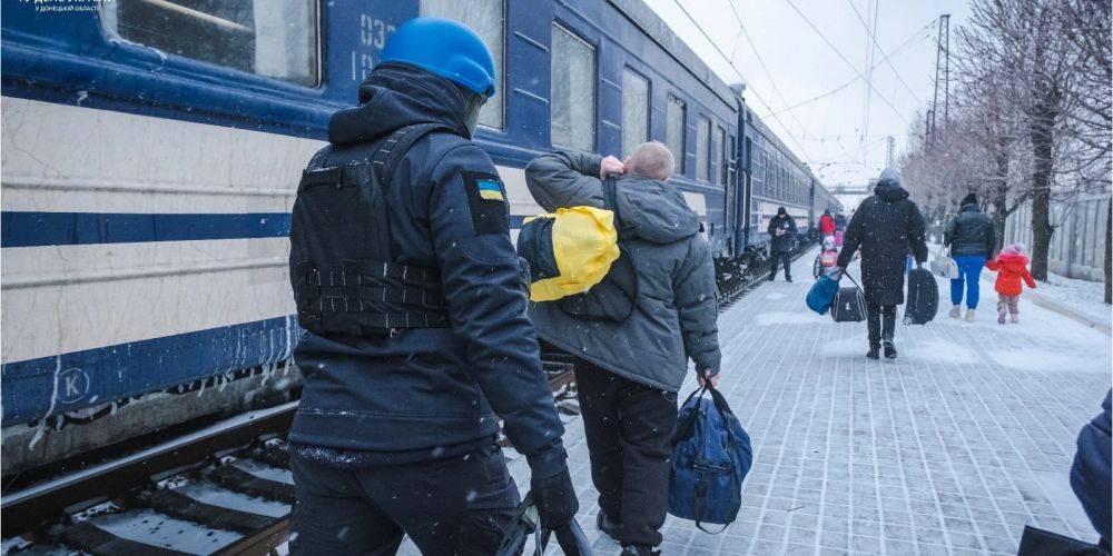 Из прифронтовых районов Донецкой области эвакуировали еще 43 человека, в частности четырех детей