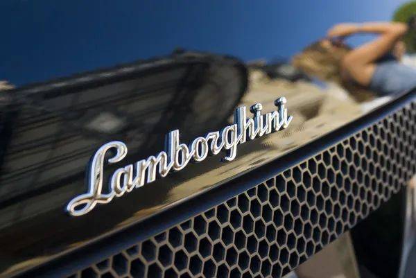 В 2023 году продажи Lamborghini впервые превысили 10 тысяч авто. Где покупали больше всего