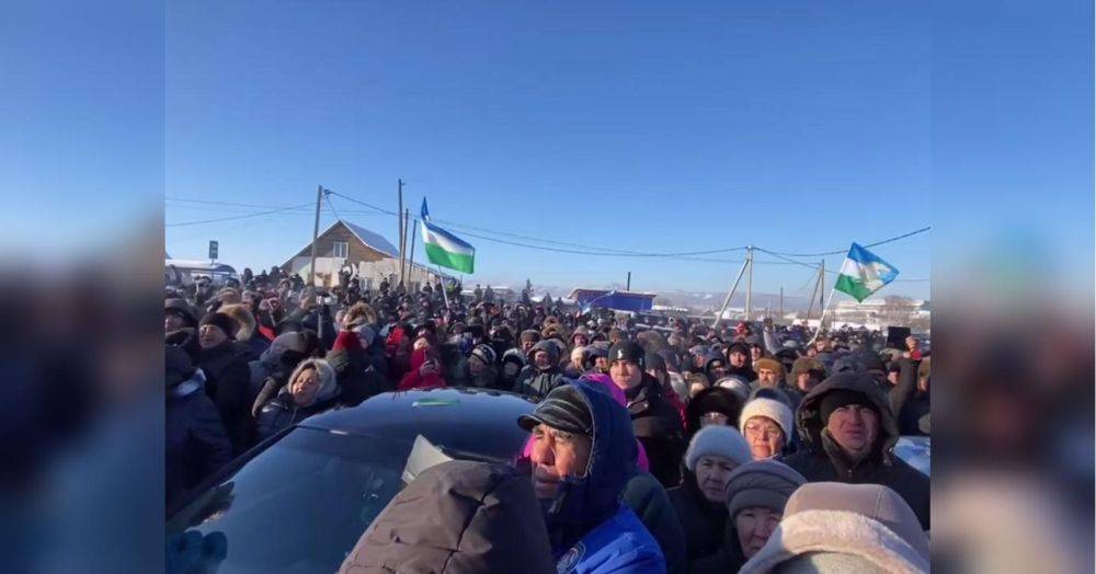 Скандируют «Свободу!» и зовут земляков возвращаться домой с войны: в российском регионе начался многотысячный протест