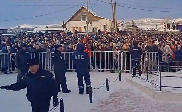 Массовые протесты в России: Путин отбивается при помощи спецназа, людей избивают и увозят. Видео
