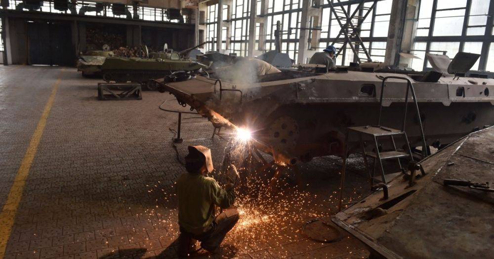 Украина перейдет на военные рельсы? Почему работников заводов ОПК не будут посылать на фронт