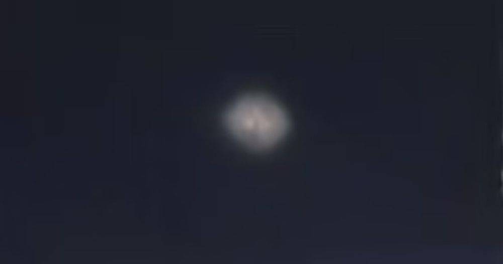 Над Китаем пролетел НЛО в виде облака: может быть замешана компания Илона Маска (фото)