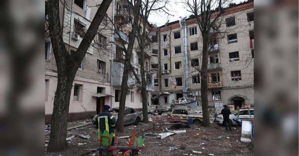 Центр Харькова снова под обстрелом: повреждены многоэтажки, десятки раненых (фото)