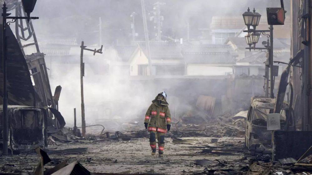 Землетрясение в Японии: угроза цунами снята, но есть риск новых толчков