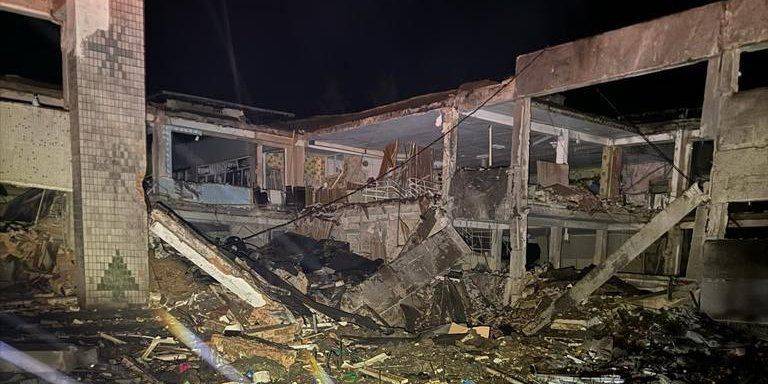 Россияне атаковали ракетами город Курахово в Донецкой области, уничтожили школу и детсад — фото